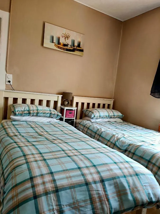Gouarec Bed & Breakfast Lanrivain