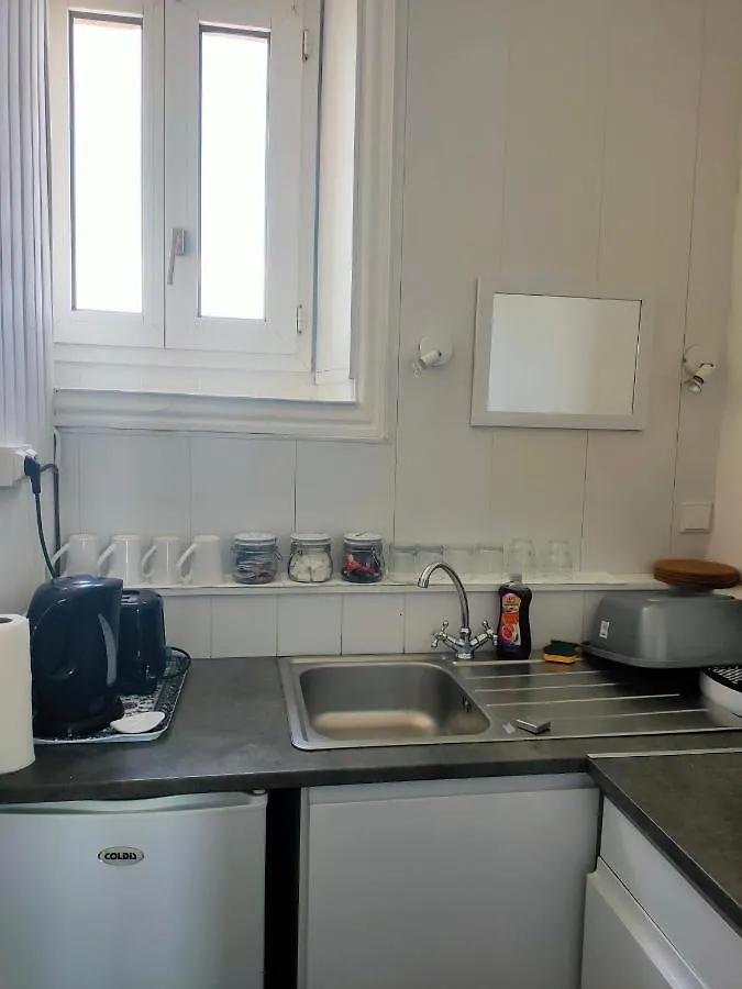 Gouarec Bed & Breakfast Lanrivain
