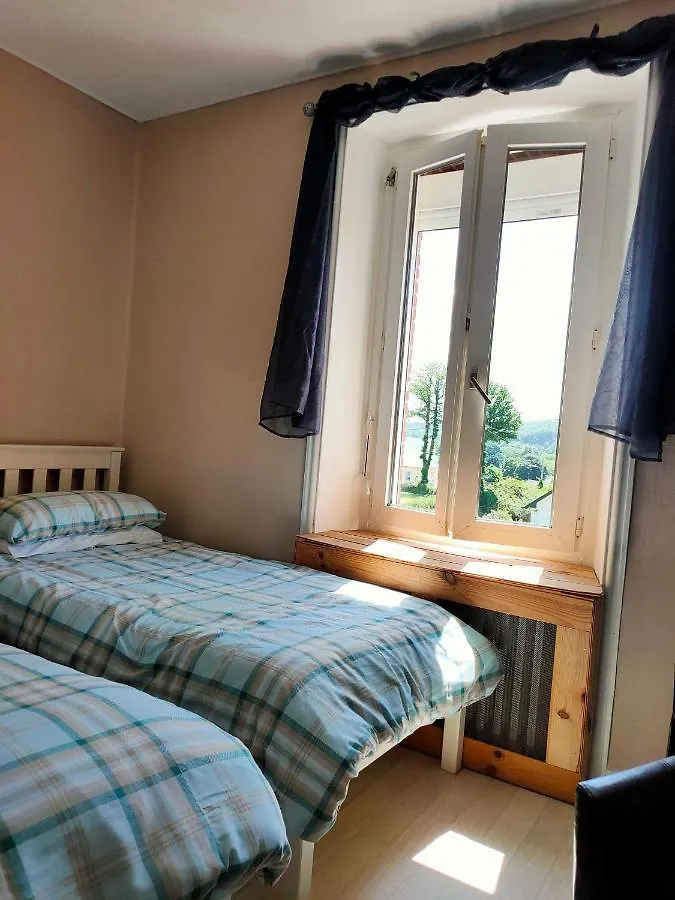 Gouarec Bed & Breakfast Lanrivain