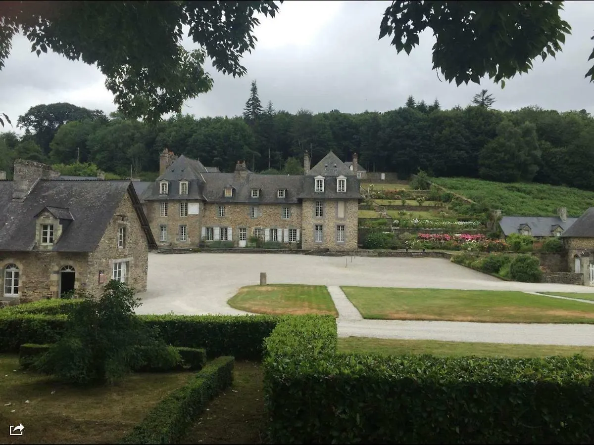 Gouarec Bed & Breakfast Lanrivain
