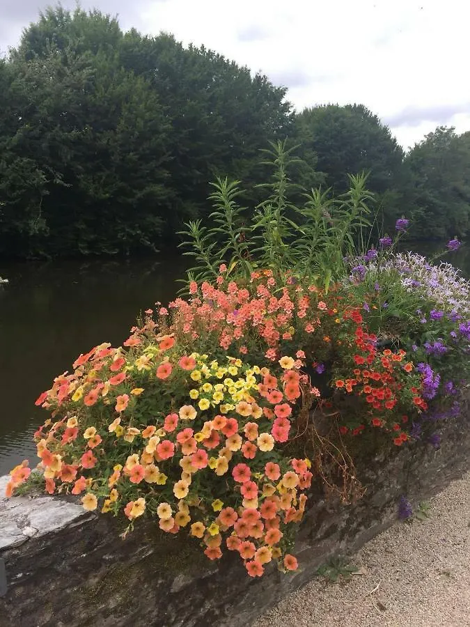Gouarec Bed & Breakfast Lanrivain