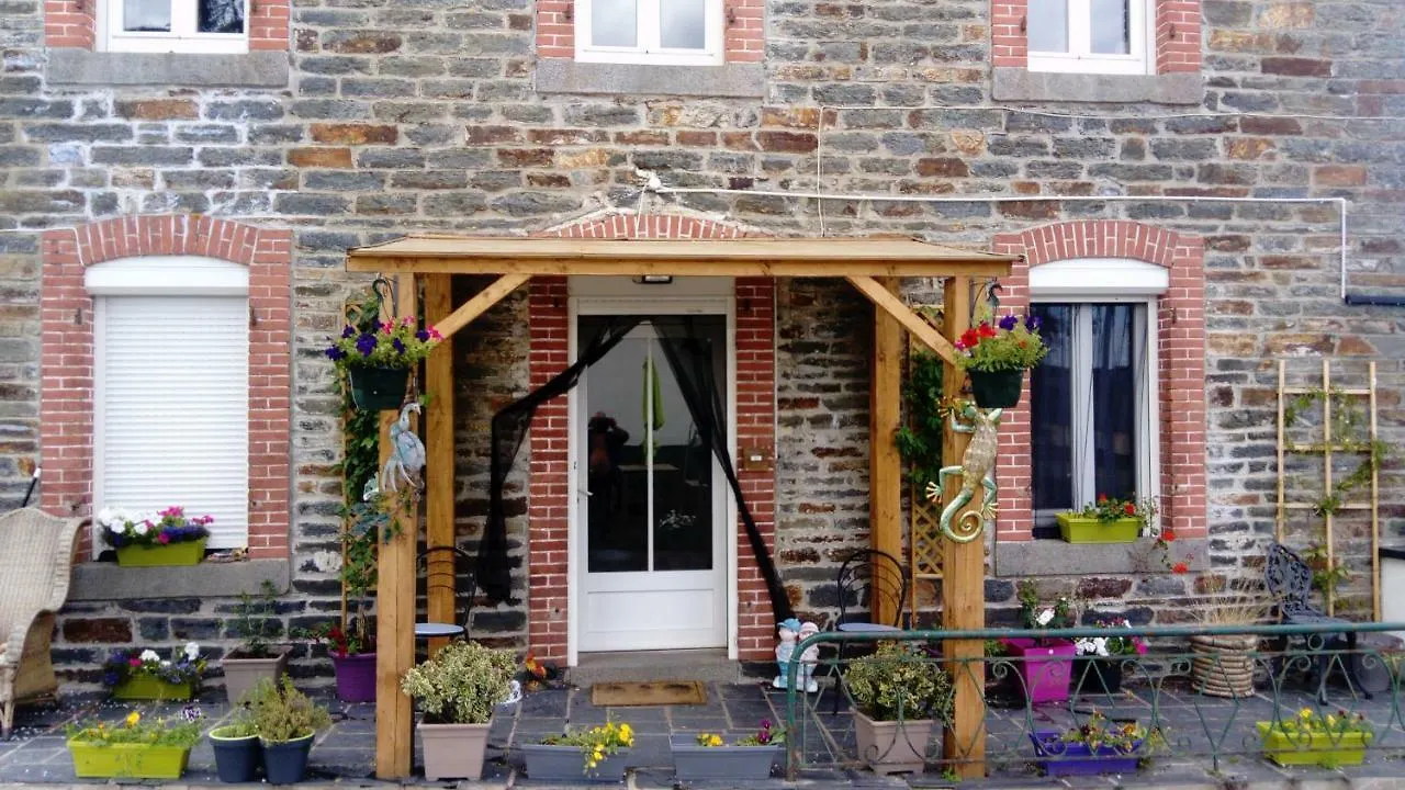 Gouarec Bed & Breakfast Lanrivain