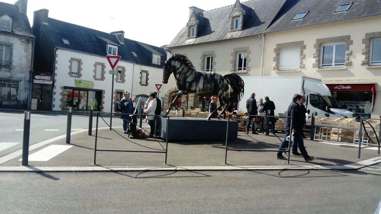 Gouarec Bed & Breakfast Lanrivain