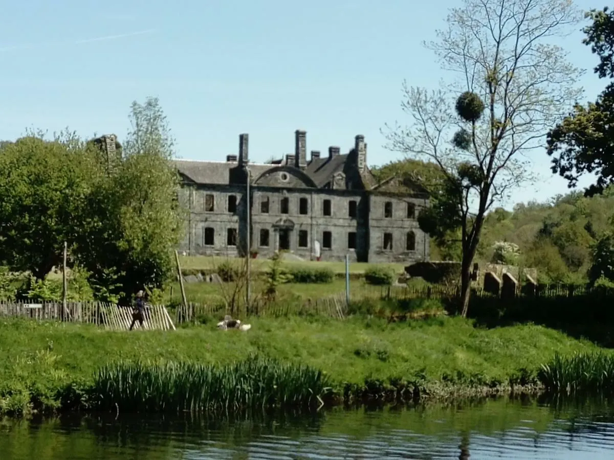 Gouarec Bed & Breakfast Lanrivain